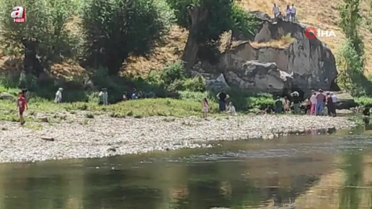 Nevşehir'de Kızılırmak'a giren 3 genç boğulma tehlikesi geçirdi