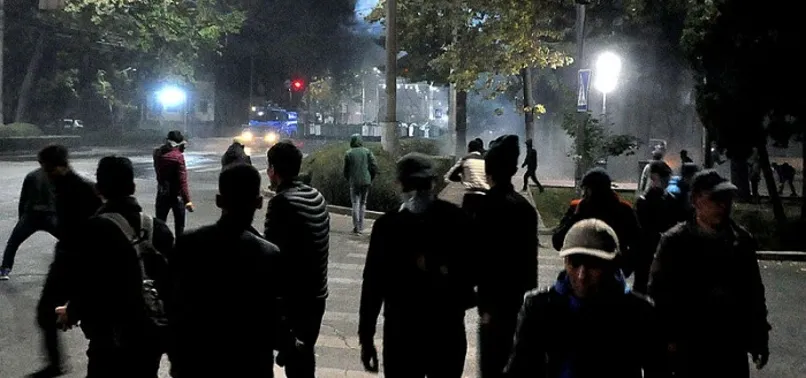 Son dakika... Kırgızistan Cumhurbaşkanlığı Sarayı ve parlamentosu işgal edildi