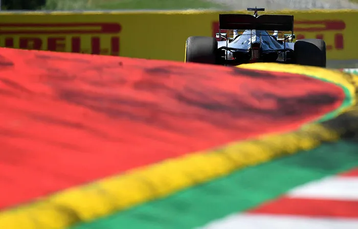 Mercedes'ten flaş karar! Formula 1'e siyah renkle çıkacak - 1