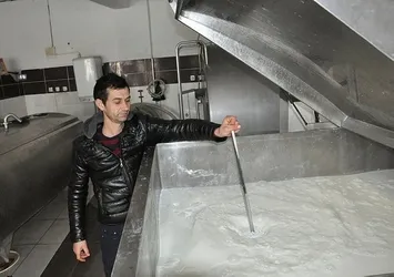 Litresi 5 lira olan süt yok satıyor!