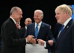 Başkan Erdoğan’ın NATO Zirvesi’ndeki görüntüleri dünya basınını salladı! Liderlerle samimi anlar