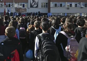 Tüm okullarda şehitlerimize saygı duruşu!