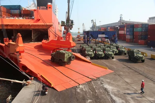 Türk zırhlı muharebe aracı Hızır yola çıktı! Türkiye’den Afrika’ya çıkarma