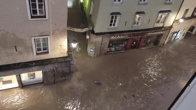 Avusturya’da kasaba sele teslimoldu