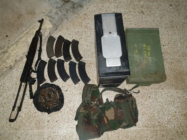 Son dakika: Barış Pınarı bölgesinde 4 PKK-YPG’li terörist sağ olarak ele geçirildi - 1