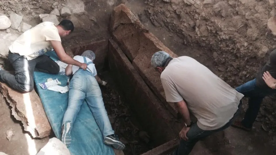 Balıkesir'de 2 bin 500 yıllık lahit ortaya çıktı