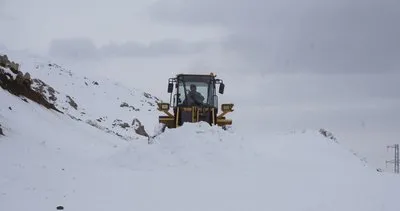 Şırnak'ta kar kalınlığı 1 metreyi buldu! Bölge beyaz örtüye teslim