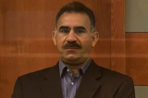 HDP seçim ofisine elebaşı Öcalanın fotoğrafı asıldı