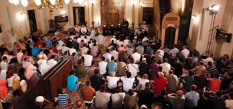Balkanlar Da Muslumanlar Kadir Gecesi Nde Camilere Akin Etti A Haber Son Dakika Dunya Haberleri