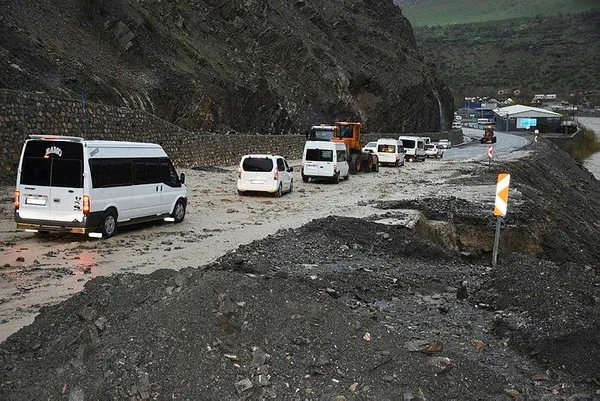 1681364504412.jpeg Hakkari'de okullara 'sağanak' tatili! Meteoroloji uyardı - 1