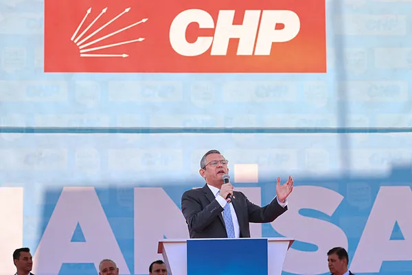 1711198385534.jpg Özgür Özel'in memleketi Manisa'daki miting programında büyük boşluklar! Akşener bıktım demesine rağmen yine İYİ Parti seçmenine yanladı... - 4