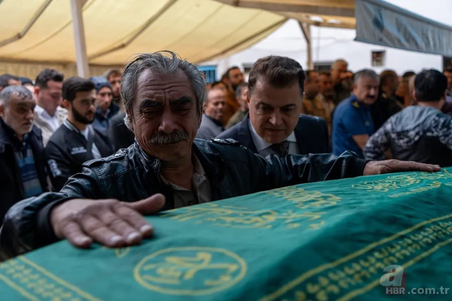 Manisa'daki feci kazada hayatını kaybeden aile son yolculuğuna uğurlandı 1