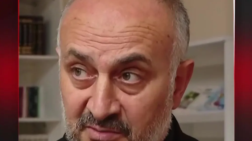 FENOMENLER BU KEZ DE KIBLEYİ ŞAŞIRDI