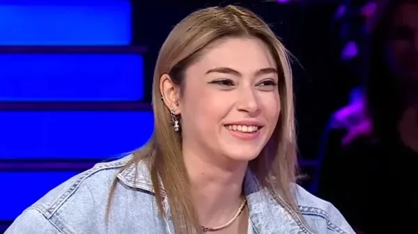 bir-ay-once-kim-milyoner-olmak-istere-katilmisti-simay-atli-annesi-ile-kaldigi-enkaz-altinda-hayatini-kaybetti-1677053889937.jpeg Bir ay önce Kim Milyoner Olmak İster'e katılmıştı! Simay Atlı annesi ile kaldığı enkaz altında hayatını kaybetti - 3