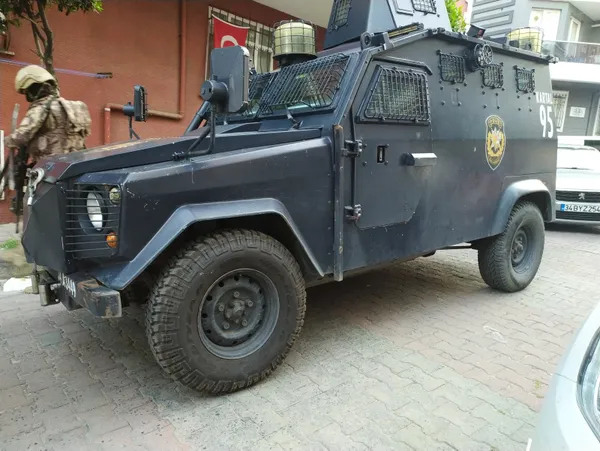 son-dakika-karagumruk-cetesine-operasyon-cok-sayida-gozalti-var-1623385949380.jpg Son dakika: "Karagümrük çetesi"ne operasyon! Çok sayıda gözaltı var - 5