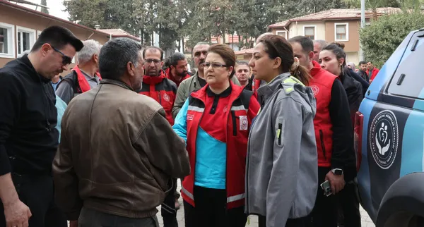 aile-ve-sosyal-hizmetler-bakani-derya-yanik-hatayda-cadir-kenti-ziyaret-etti-1677849660972.jpg Aile ve Sosyal Hizmetler Bakanı Derya Yanık Hatay'da çadır kenti ziyaret etti - 4