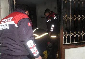 Üzerine kapı kitlenen evde yangın çıkınca