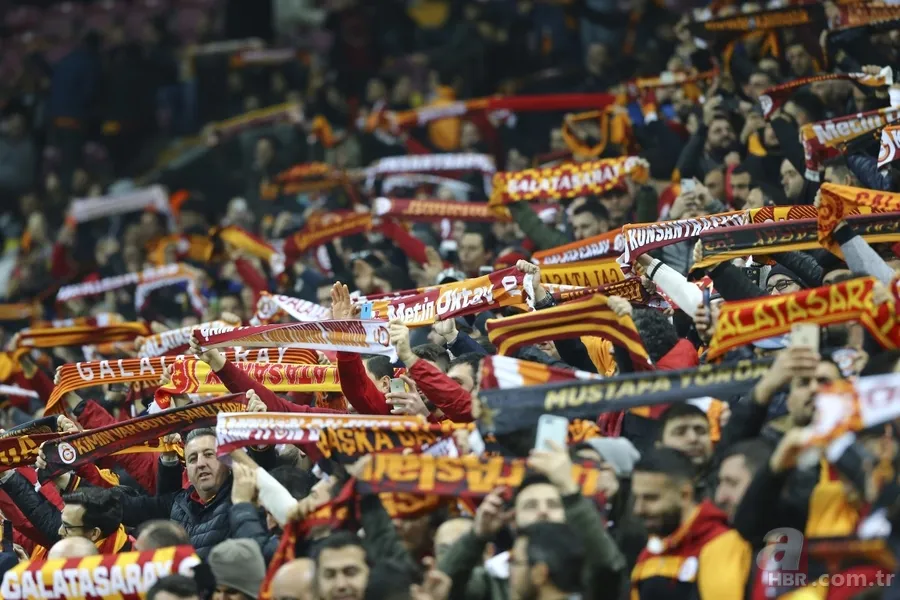 Galatasaray taraftarlarından anlamlı pankartlar 12