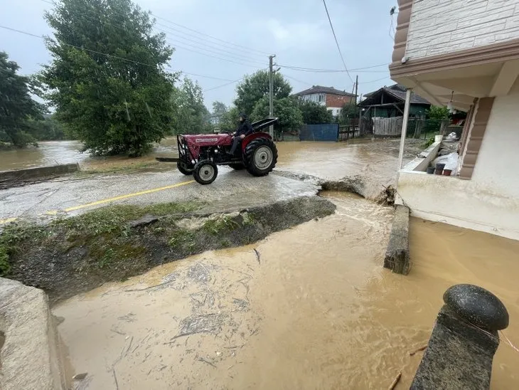 Sağanak yağış Düzce'de hayatı felç etti! Batı Karadeniz'de sel ve heyelan tehlikesi