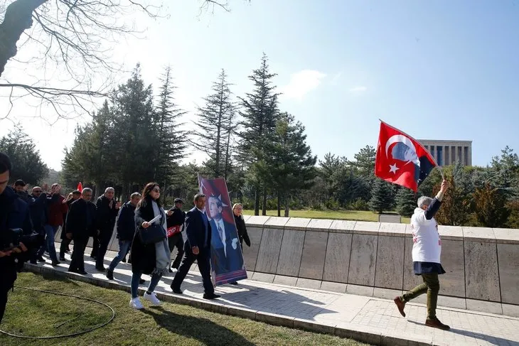CHP Genel Merkezi önünde ’kırmızı yelekliler’den protesto