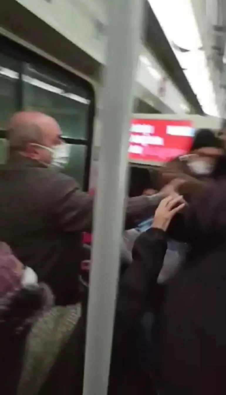 Son dakika: Tramvayda 'yol verme' kavgası! O anlar kamerada - 1