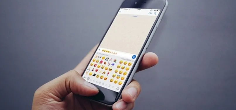 Yolda yürürken telefonla mesajlaşmak yasaklandı!
