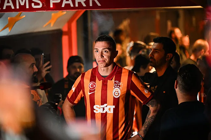 galatasarayda-fernando-muslera-futbolu-birakacagi-takimi-acikladi-1718000221108.jpg Galatasaray'da Fernando Muslera futbolu bırakacağı takımı açıkladı - 1
