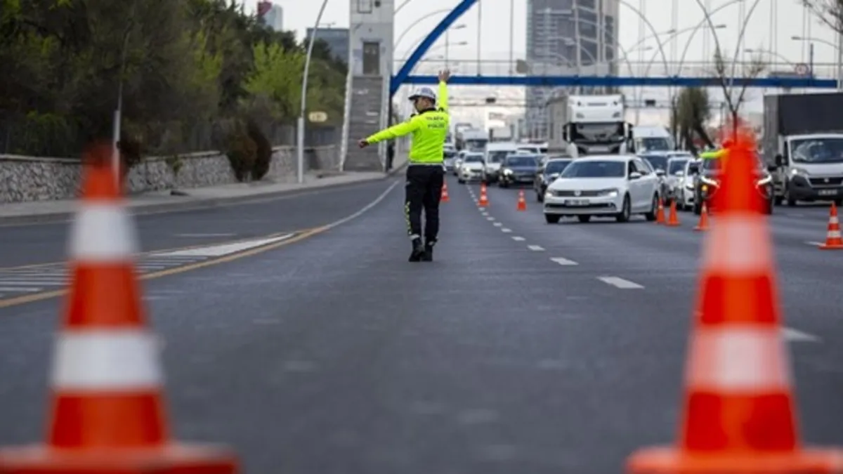 Ankara'da yarın trafiğe çıkacaklar dikkat! Bu yollar trafiğe kapatılacak