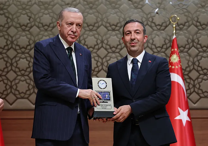 baskan-erdogan-8-anadolu-medya-odulleri-toreninde-konustu-1717618703351.jpg Başkan Erdoğan 8. Anadolu Medya Ödülleri töreninde konuştu! - 12