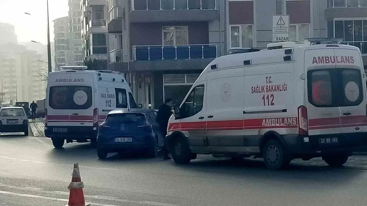 Trafik kazası kameraya yansıdı