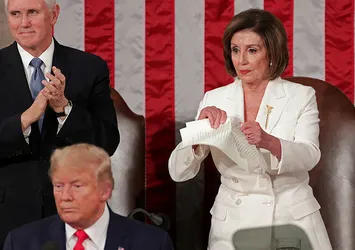 Nancy Pelosi: Trump ABD için bir tehdit!
