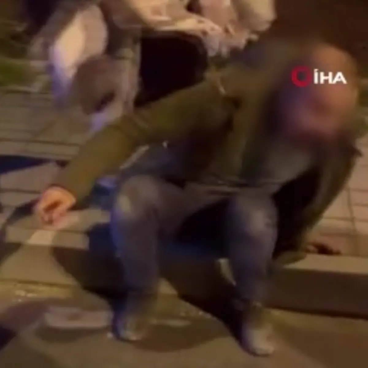 Arnavutköy’de sokak ortasında taciz skandalı: Genç kadın tekme tokat saldırdı