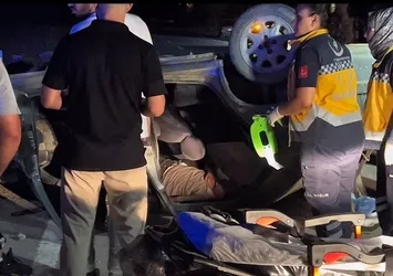 Sakarya’da takla atan otomobilde sıkışan sürücüyü itfaiye kurtardı