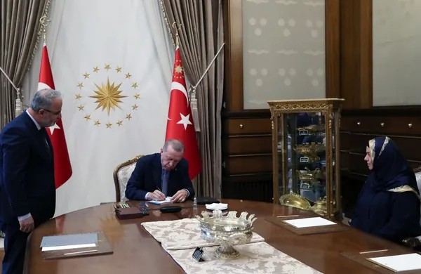 baskan-erdogandan-turkiye-diyanet-vakfina-kurban-bagisi-1657207523920.jpg Başkan Erdoğan'dan Türkiye Diyanet Vakfına kurban bağışı - 3