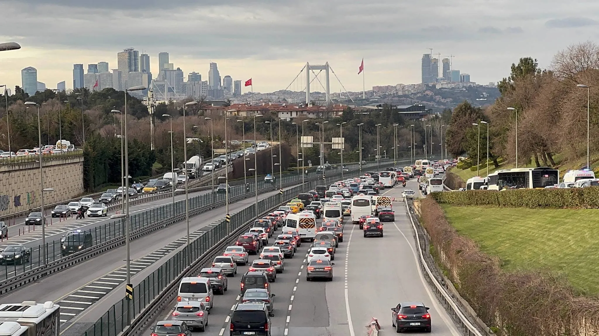 İstanbul'da yola çıkacaklar dikkat! Yoğunluk yüzde 85'e ulaştı