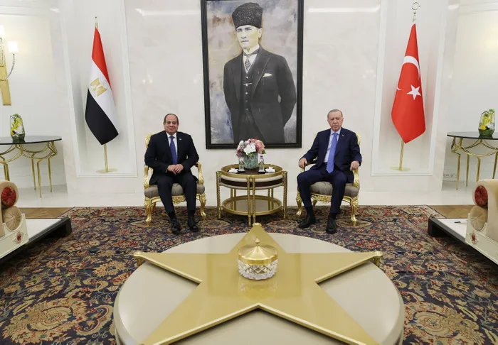 misir-cumhurbaskani-sisi-turkiyede-ankarada-kritik-randevu-ayni-aracla-kulliyeye-gectiler-1725446890067.jpg Sisi'den ilk ziyaret ilk mesaj: Yeni bir dostluk başlatma iradesi | Ankara'da kritik randevu - 1