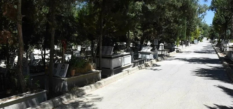 Bayramda mezarlıklar ziyarete açık mı, serbest mi? Ramazan Bayramı'nın birinci günü kabir ziyareti yasak mı?