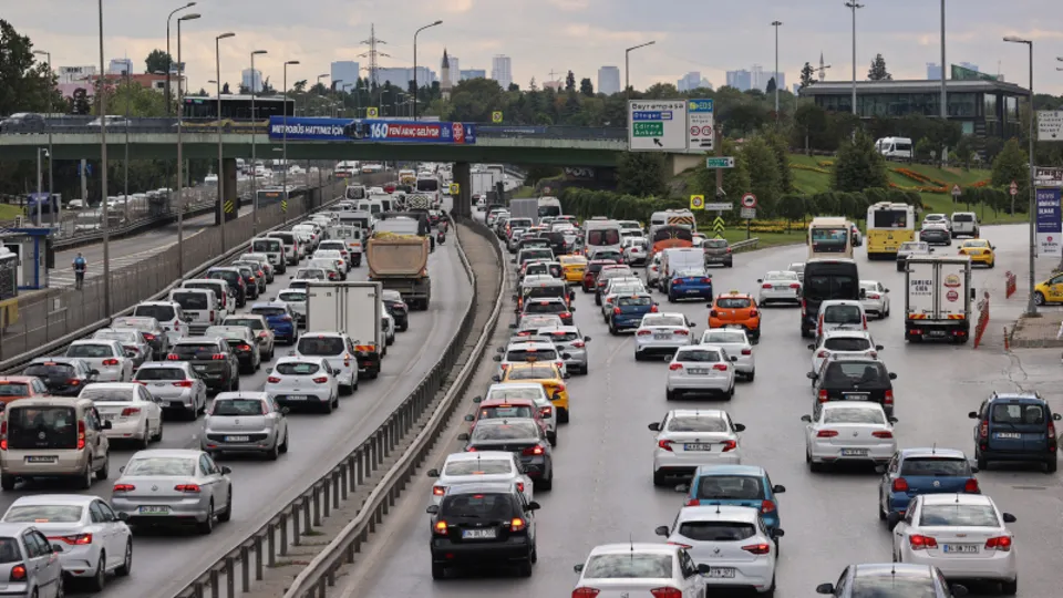 Okullar açıldı İstanbul'da trafik yoğunluğu yaşandı!