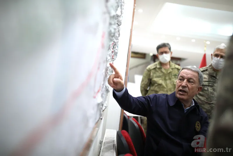 Bakan Akar ve komutanlardan karargahta yoğun mesai! Sabahın ilk saatlerine kadar ışıklar sönmedi 1