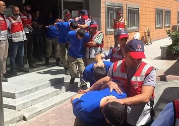 AK Parti İstanbul İl Başkanlığı'nı işgal eden 68 asker tutuklandı
