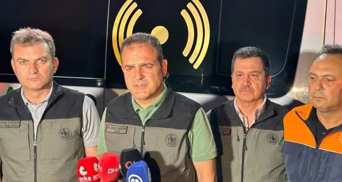 bodrumda-ormanlik-alanda-yangin-havadan-ve-karadan-kesintisiz-mudahale-mugla-valisinden-ilk-aciklama-1720554058487.jpg Bodrum'da orman yangını kontrol altında! Havadan ve karadan müdahale sürüyor - 7