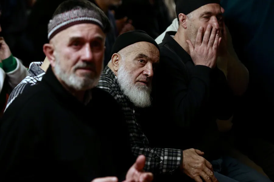 kadir-gecesinde-eller-semaya-acildi-milyonlar-huzurda-bulustu-1773687512131.jpg Kadir Gecesi'nde eller semaya açıldı: Milyonlar huzurda buluştu - 10