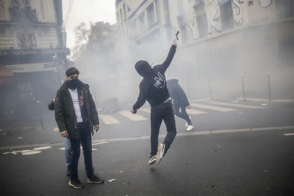 Paris’i yangın yerine çeviren PKK yandaşları Londra’yı da karıştırdı! Hedefte Türkiye var