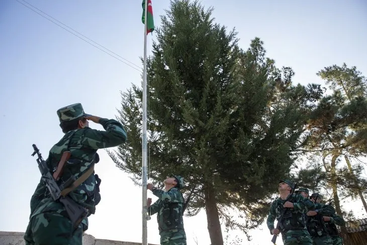 Ermenistan işgalinden kurtarılan Azerbaycan'ın Zengilan kentindeki karakollara bayrak çekildi