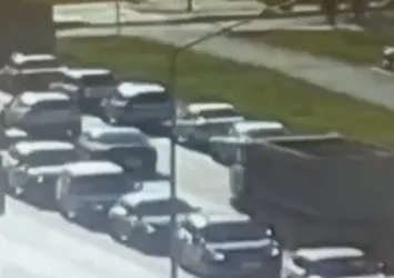 Son dakika: Korkunç anlar kamerada! Freni boşalan kamyon 8 aracı ezdi