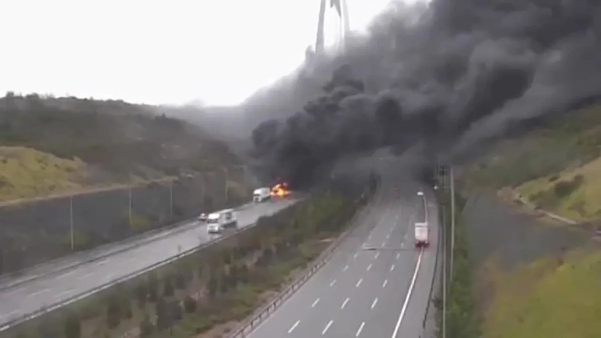 Yavuz Sultan Selim Köprüsü'nde TIR yangını! Gökyüzü dumanla kaplandı
