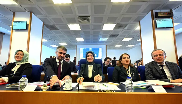 aile-ve-sosyal-hizmetler-bakani-mahinur-ozdemir-goktastan-yeni-atama-mujdesi-1700654900645.jpg Aile ve Sosyal Hizmetler Bakanı Mahinur Özdemir Göktaş'tan yeni atama müjdesi - 4