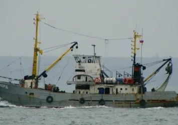 Kuzey Kore Rus balıkçı gemisine el koydu