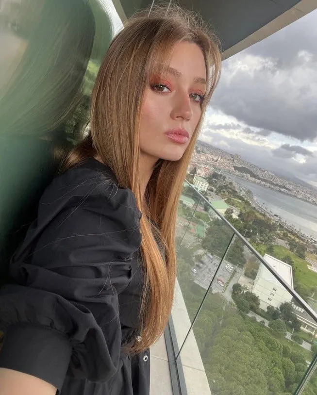 Safir dizisinin Güneş’iydi! Köye yerleşen Gizem Karaca’nın lüks evi hayran bıraktı! Doğayla iç içe terapi gibi...
