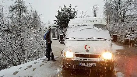 Kar yolları kapattı! Elektrikler kesildi, su şebekeleri dondu, okullar tatil - 9
